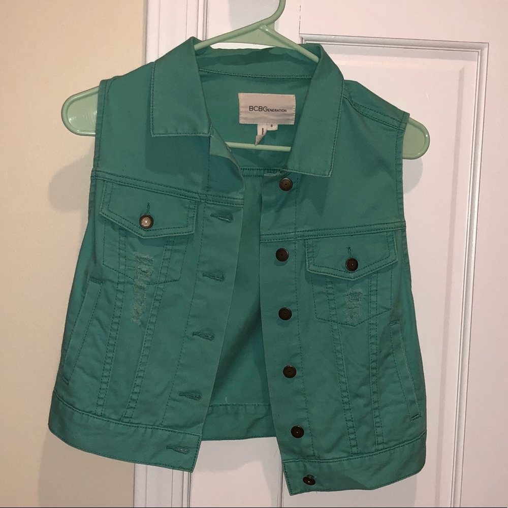 BCBG Generation turquoise vest